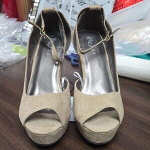 Rue21 Size 10 Beige Greno Platform Wedge Peep Toe Sandals
